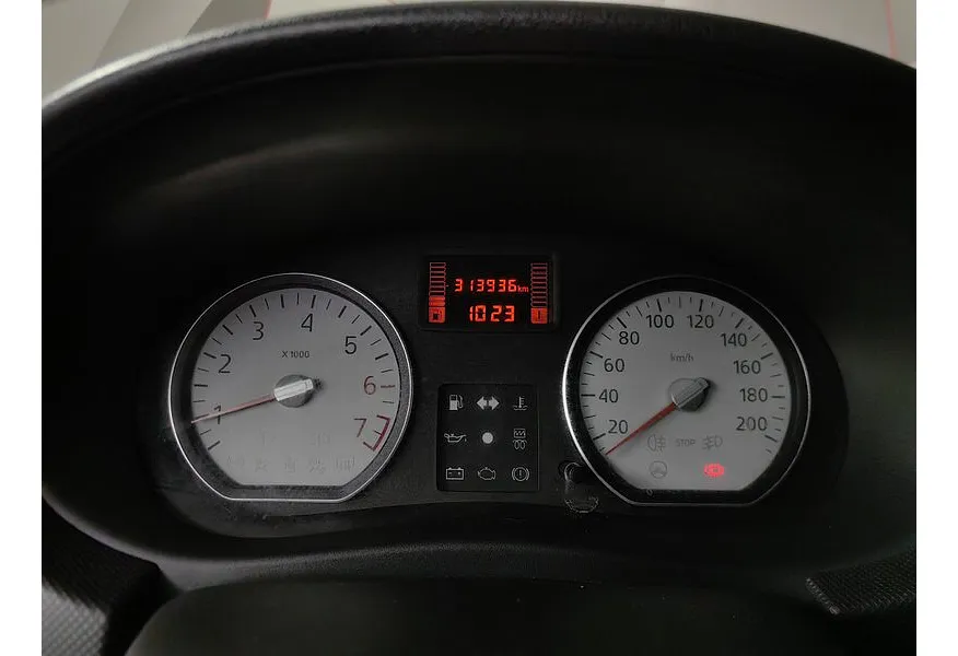 Renault Logan 1.6 MT (102 л.с.) Бежевый в АВИЛОН. Слайд №15