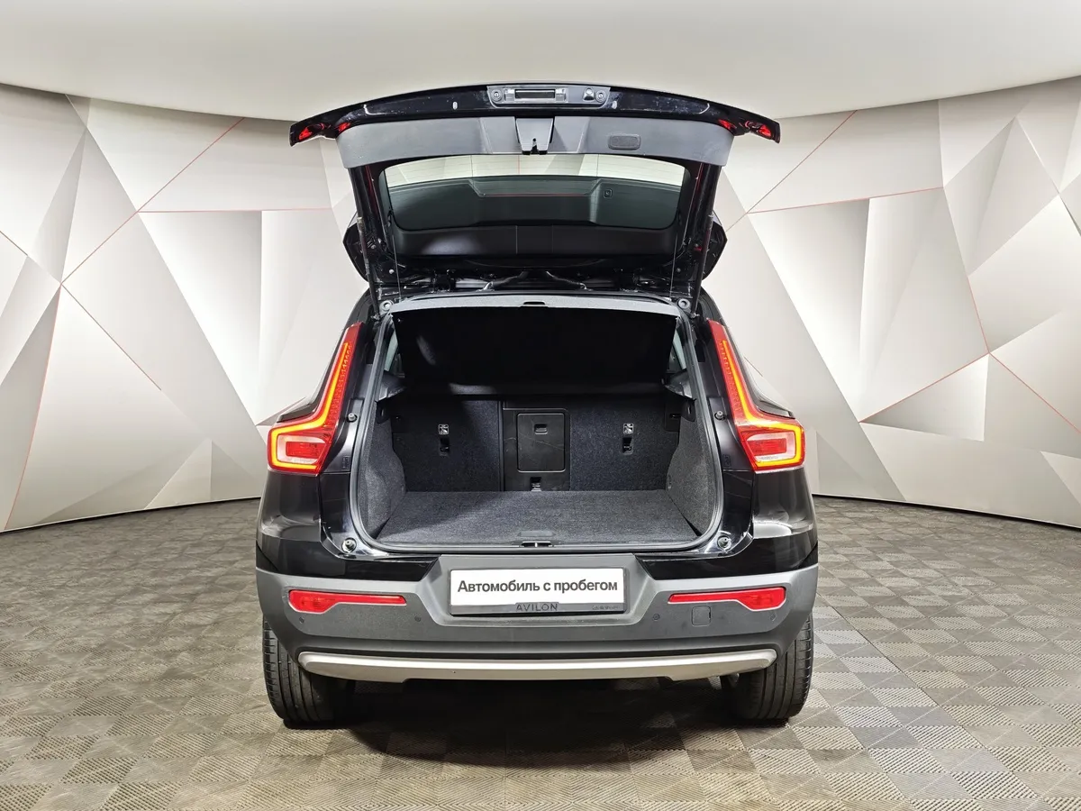 Volvo XC40 2.0 T4 Drive-E AT AWD (190 л.с.) Momentum Черный в АВИЛОН. Слайд №12