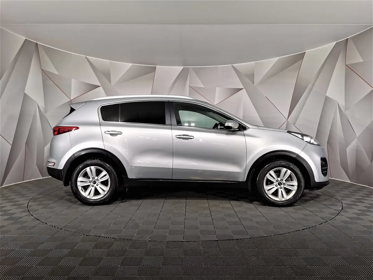 Kia Sportage 2.0 AT (150 л.с.) Серебристый в АВИЛОН. Слайд №6