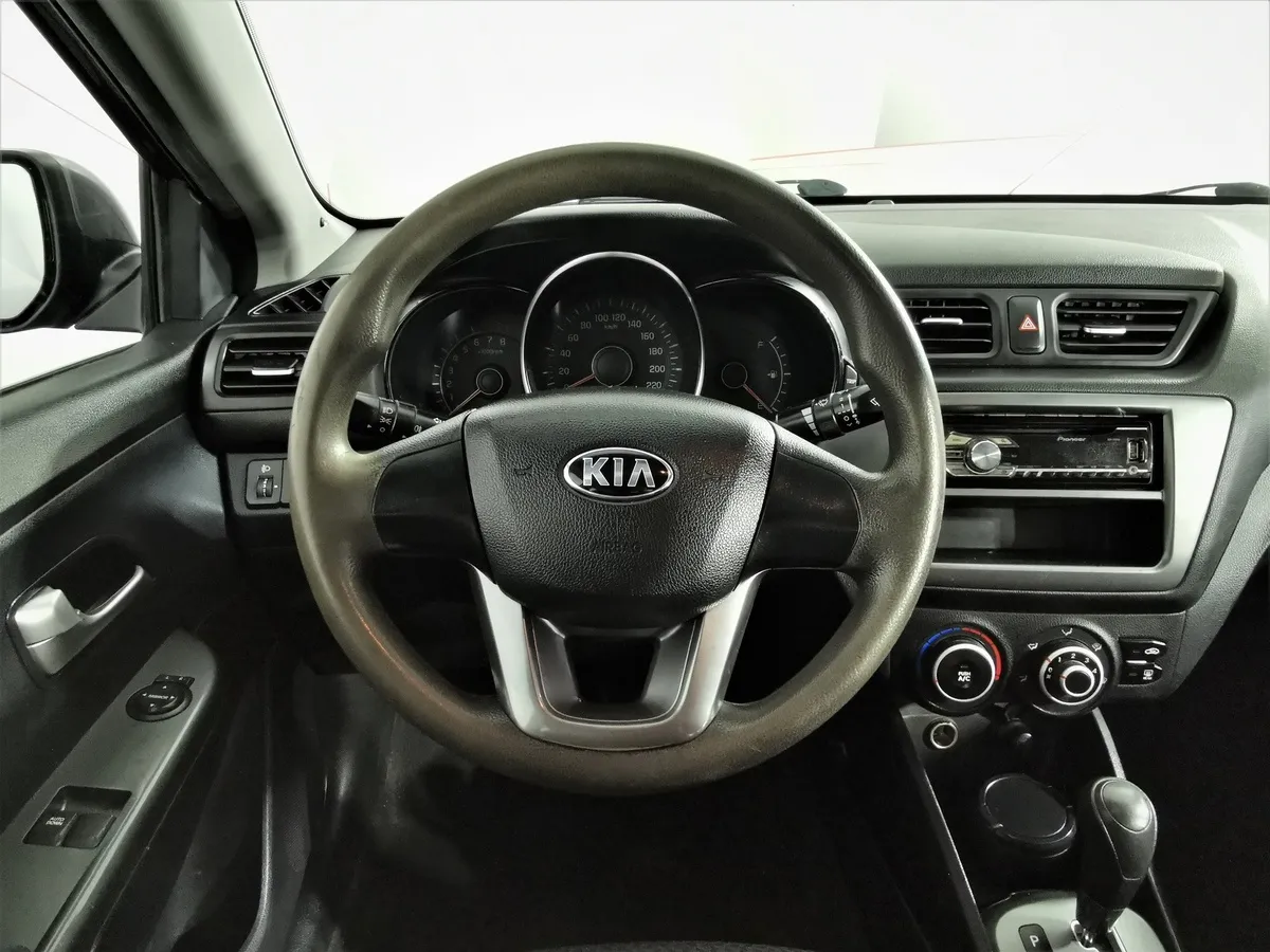 Kia Rio 1.4 AT (107 л.с.) Серый в АВИЛОН. Слайд №19