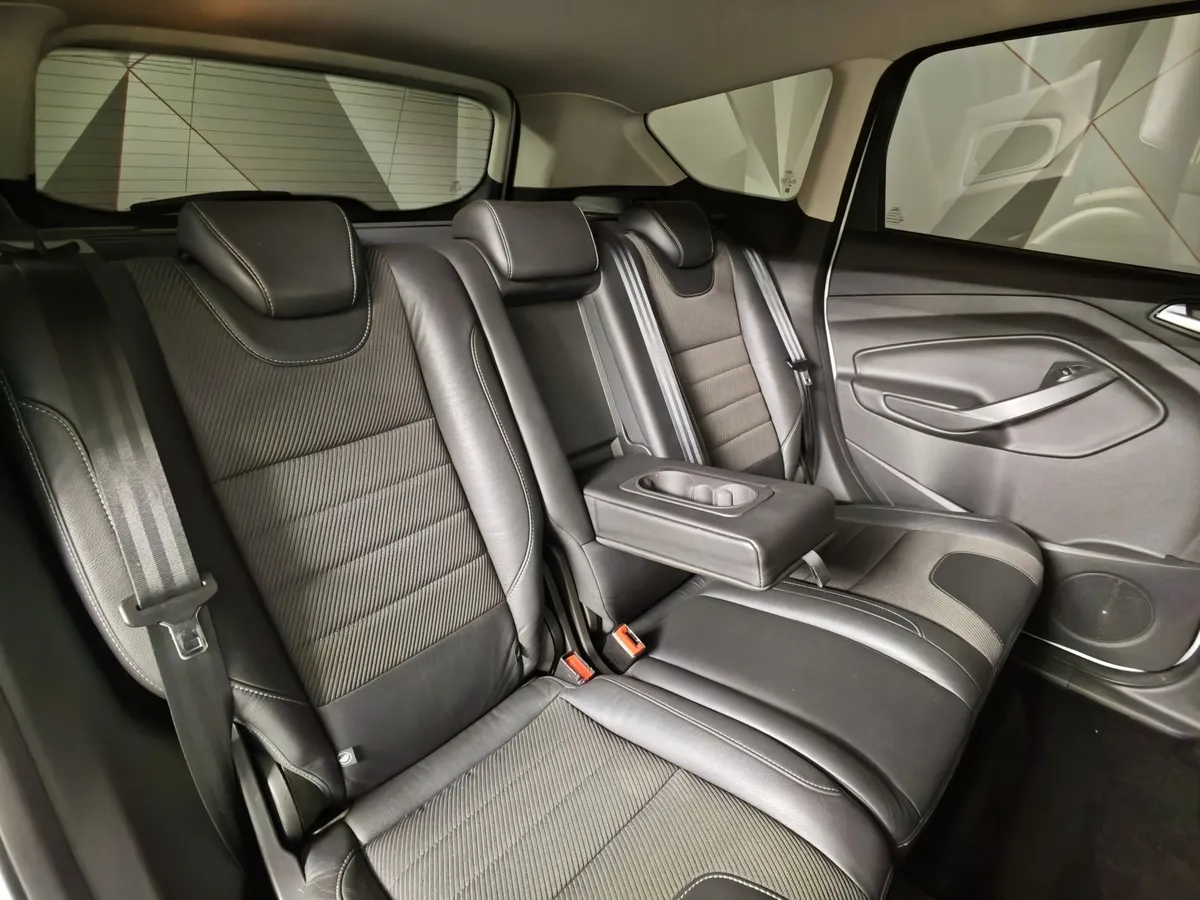 Ford Kuga 1.6 EcoBoost AT AWD (182 л.с.) Titanium Белый в АВИЛОН. Слайд №17