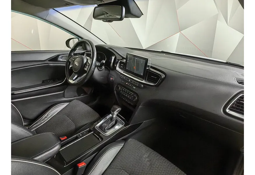 Kia Ceed 1.4 T-GDI AMT (140 л.с.) Prestige Белый в АВИЛОН. Слайд №13