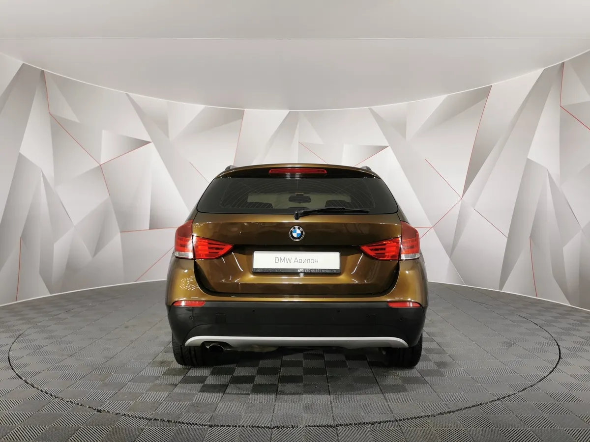 BMW X1 sDrive18i AT (150 л.с.) Коричневый в АВИЛОН. Слайд №4