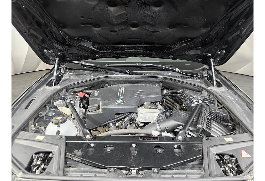 BMW 5 серия 520i Steptronic (184 л.с.) Базовая. Локальная сборка Черный в АВИЛОН. Слайд №10