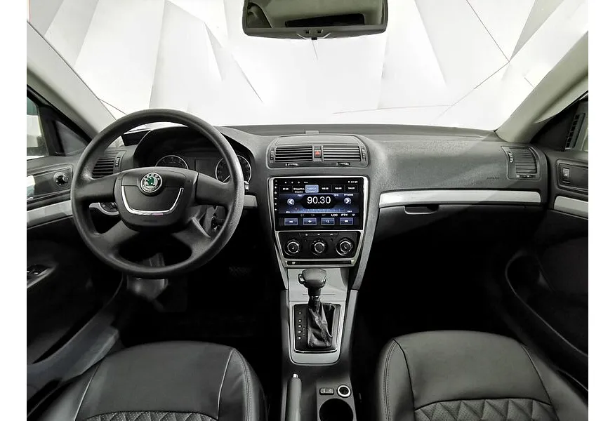 Skoda Octavia 1.6 MPI AT (102 л.с.) Белый в АВИЛОН. Слайд №14