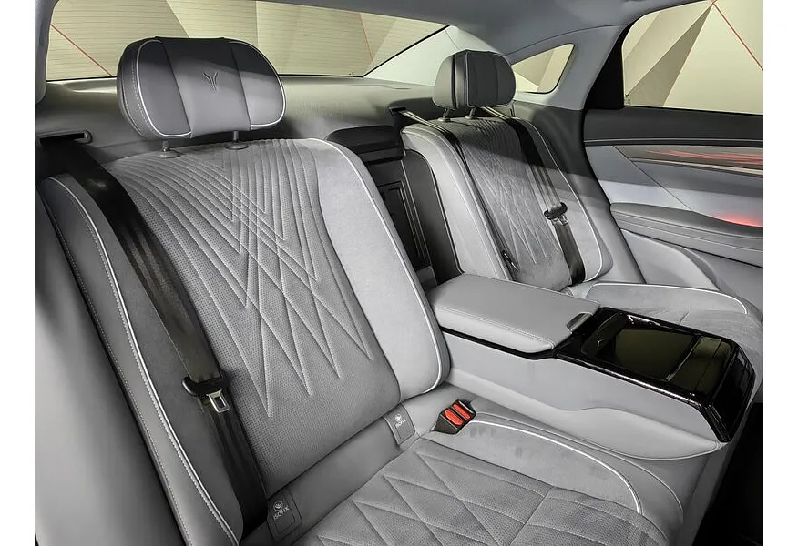 Voyah Passion EV AT AWD (510 л.с.) Синий в АВИЛОН. Слайд №17