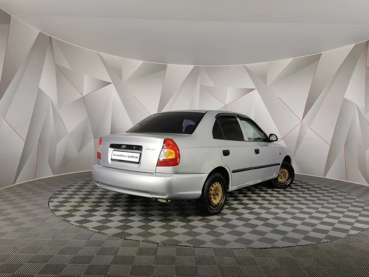 Hyundai Accent 1.5 MT (102 л.с.) Серебристый в АВИЛОН. Слайд №2
