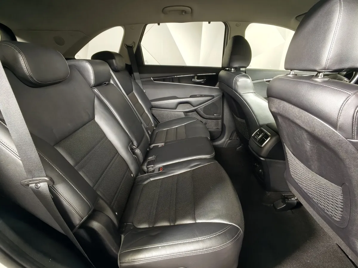 Kia Sorento 3.5 AT AWD (249 л.с.) Prestige Белый в АВИЛОН. Слайд №16