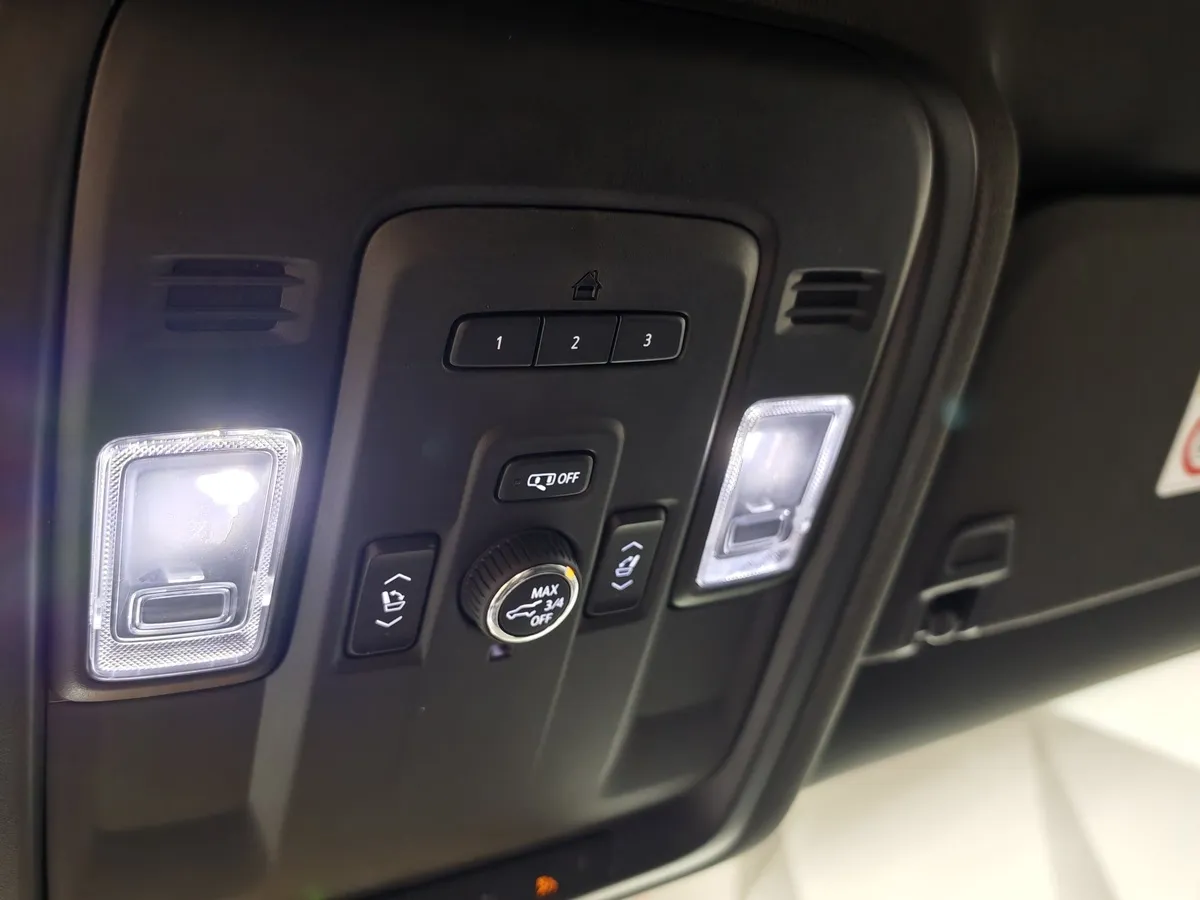 Chevrolet Tahoe 5.3 AT 4WD (343 л.с.) RST Белый в АВИЛОН. Слайд №23