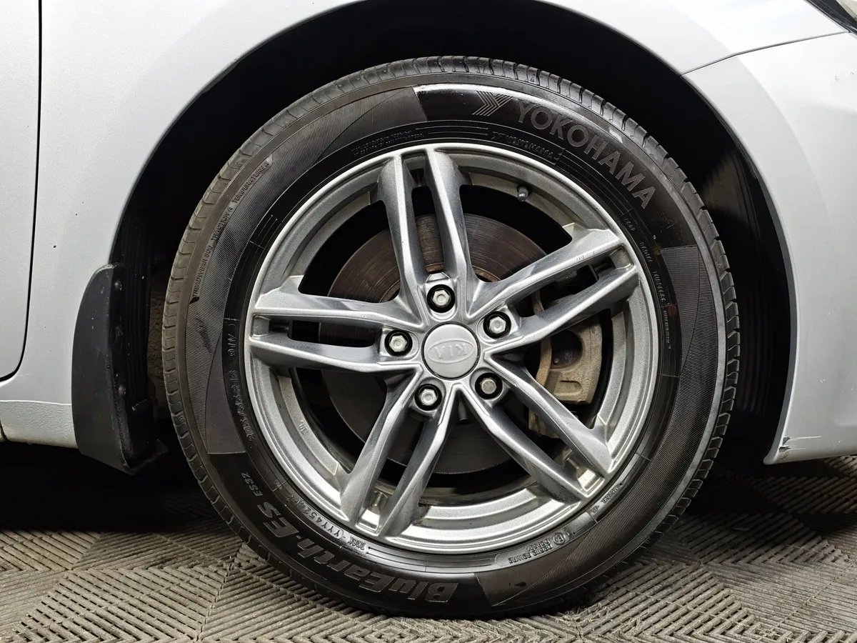 Kia Ceed 1.6 AT (130 л.с.) Comfort Серебристый в АВИЛОН. Слайд №9