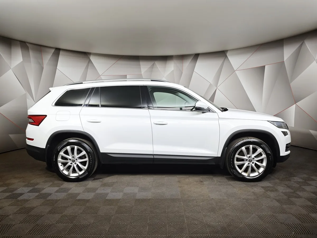Skoda Kodiaq 2.0 TSI DSG 4X4 (180 л.с.) Белый в АВИЛОН. Слайд №6