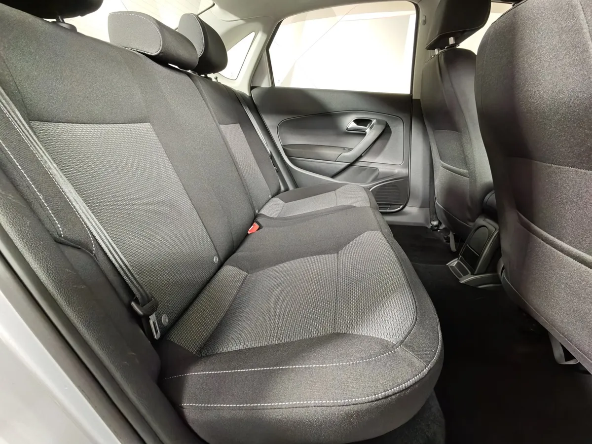 Volkswagen Polo 1.6 MT (105 л.с.) Серебристый в АВИЛОН. Слайд №16