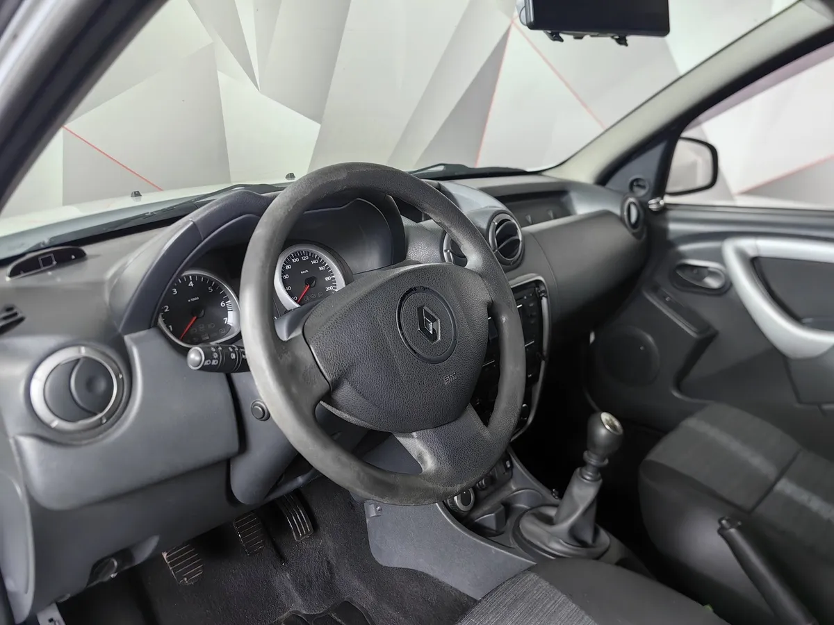 Renault Duster 2.0 MT 4x4 (143 л.с.) Белый в АВИЛОН. Слайд №16