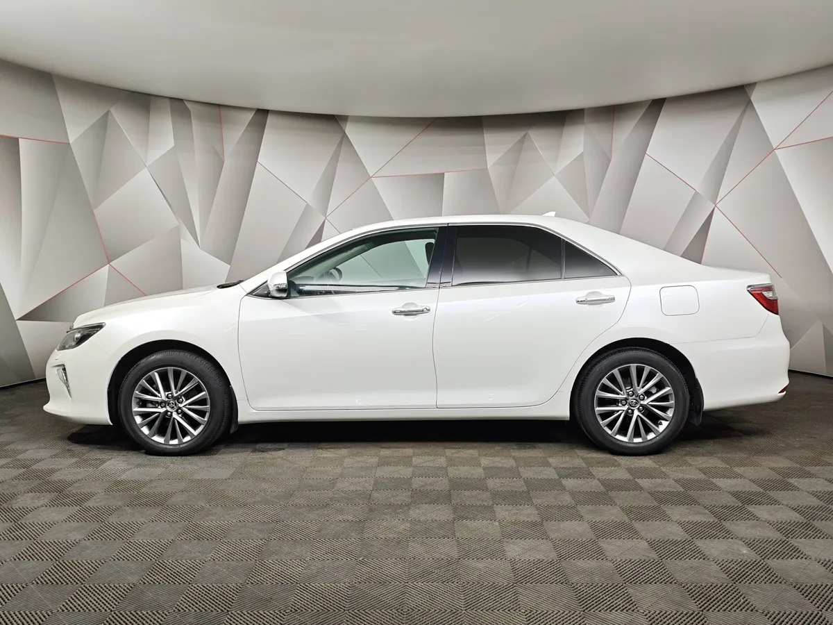 Toyota Camry 2.5 AT (181 л.с.) Белый в АВИЛОН. Слайд №4