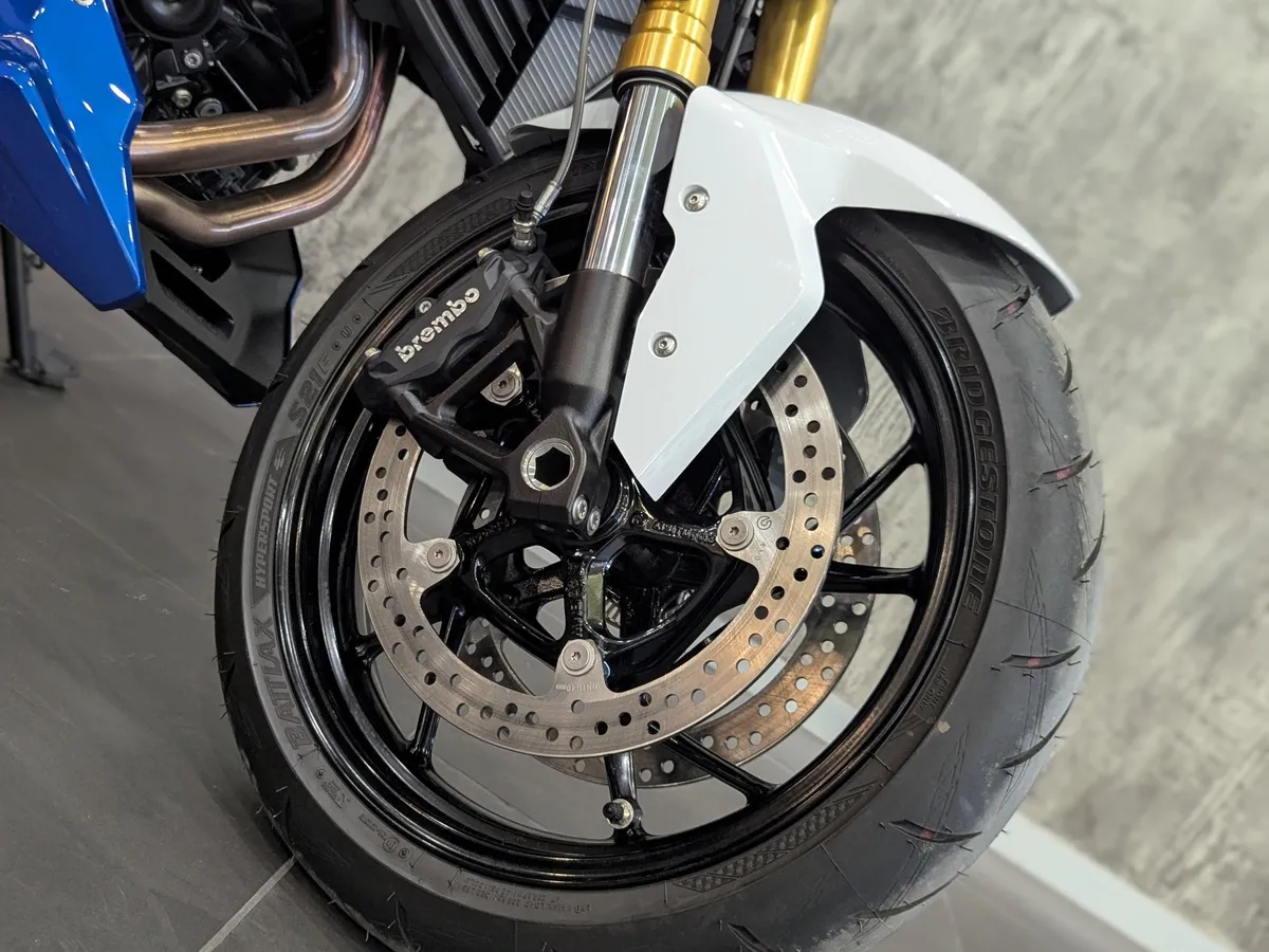 BMW Motorrad F 900 R F 900 R 895 см³ 895 Белый в АВИЛОН. Слайд №3
