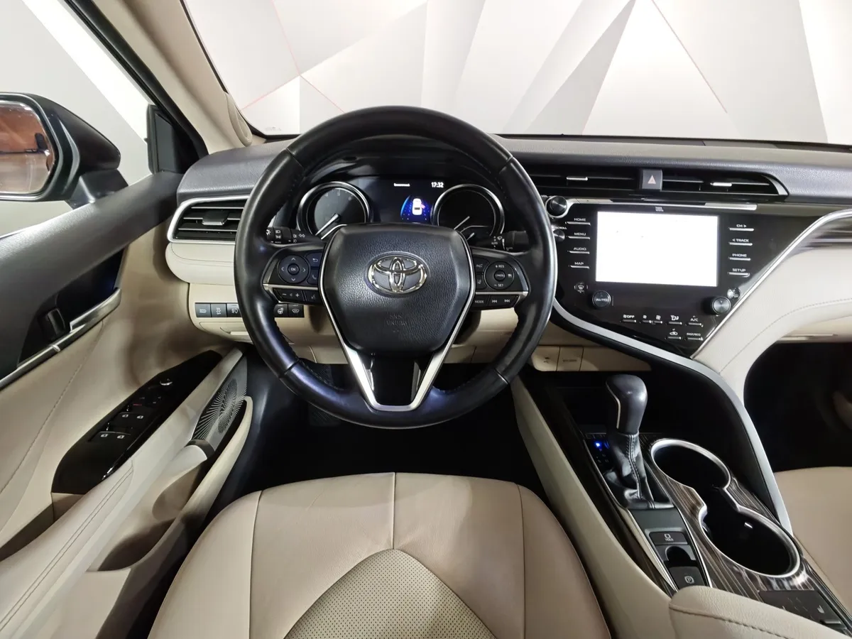 Toyota Camry 2.5 AT (181 л.с.) Черный в АВИЛОН. Слайд №20