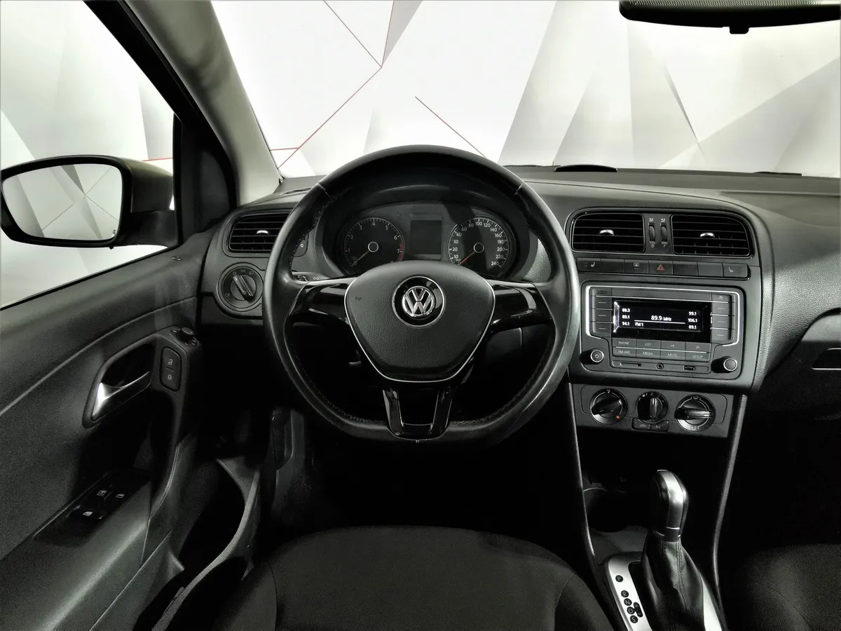 Volkswagen Polo 1.6 MPI AT (110 л.с.) Бежевый в АВИЛОН. Слайд №19