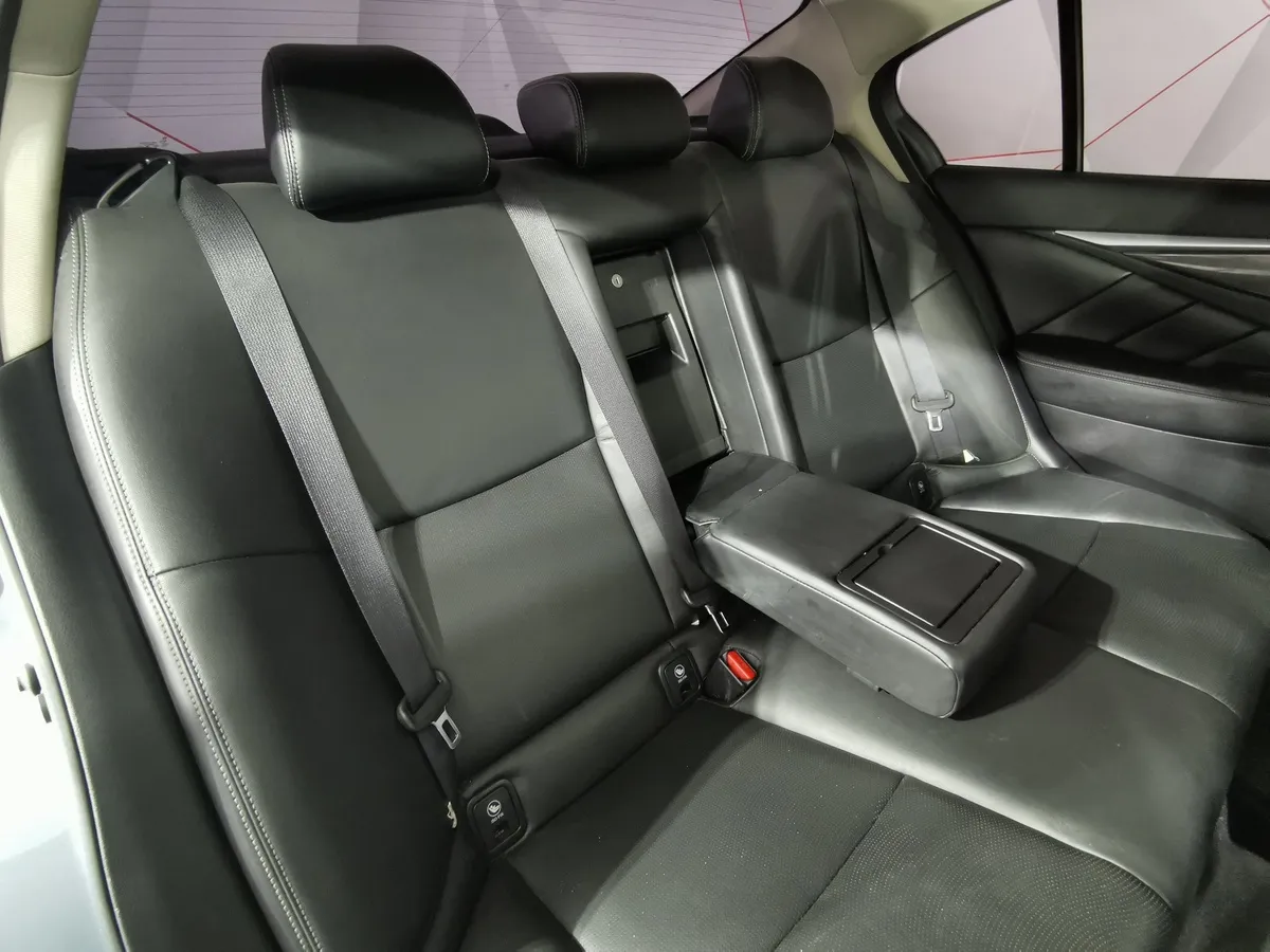 Infiniti Q50 2.0 T AT (211 л.с.) Серый в АВИЛОН. Слайд №15