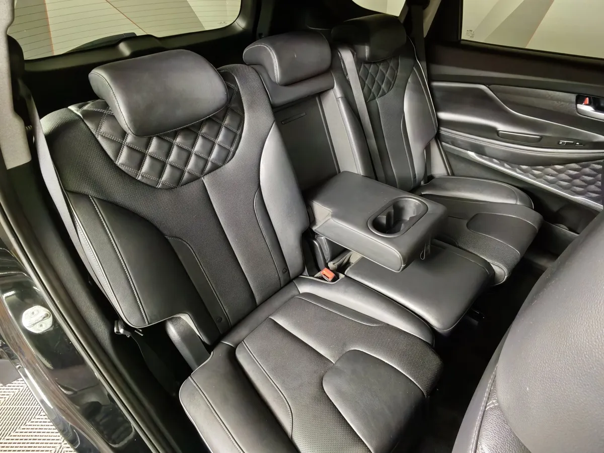 Hyundai Santa Fe 2.5 AWD 6AT (180 л.с.) High-Tech Черный в АВИЛОН. Слайд №17