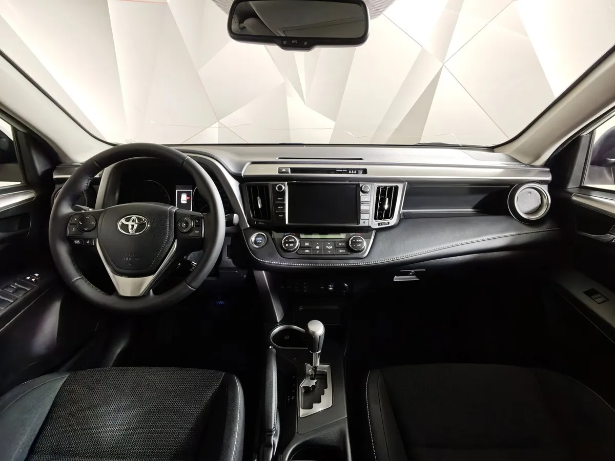 Toyota RAV4 2.5 AT 4WD (180 л.с.) Престиж Белый в АВИЛОН. Слайд №14