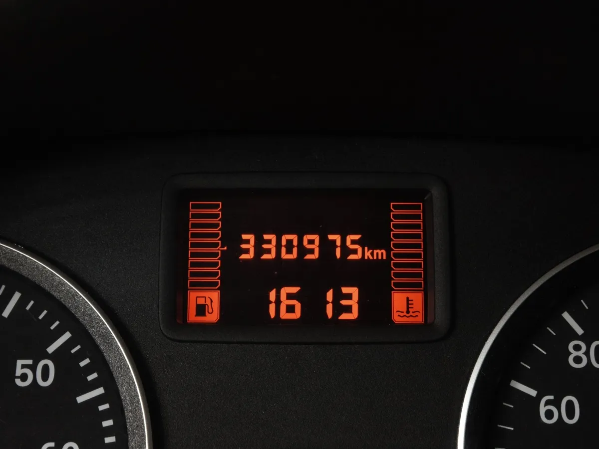 Renault Sandero 1.6 MT (84 л.с.) Коричневый в АВИЛОН. Слайд №13