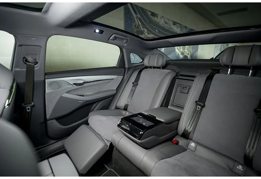 Voyah Passion 1.5 AT AWD (530 л.с.) Executive Черный в АВИЛОН. Слайд №11