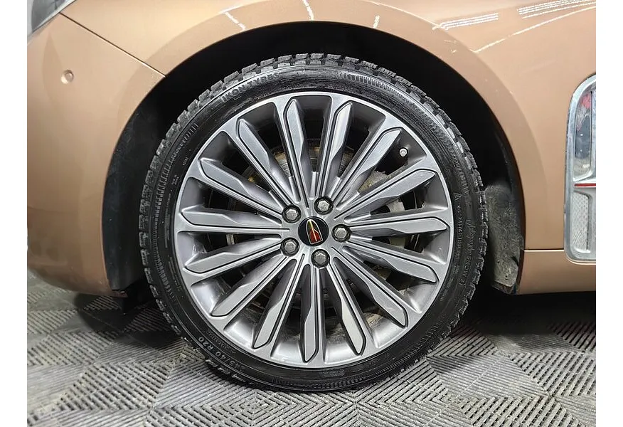 Hongqi H9 2.0T AT (245 л.с.) Deluxe   Коричневый в АВИЛОН. Слайд №9