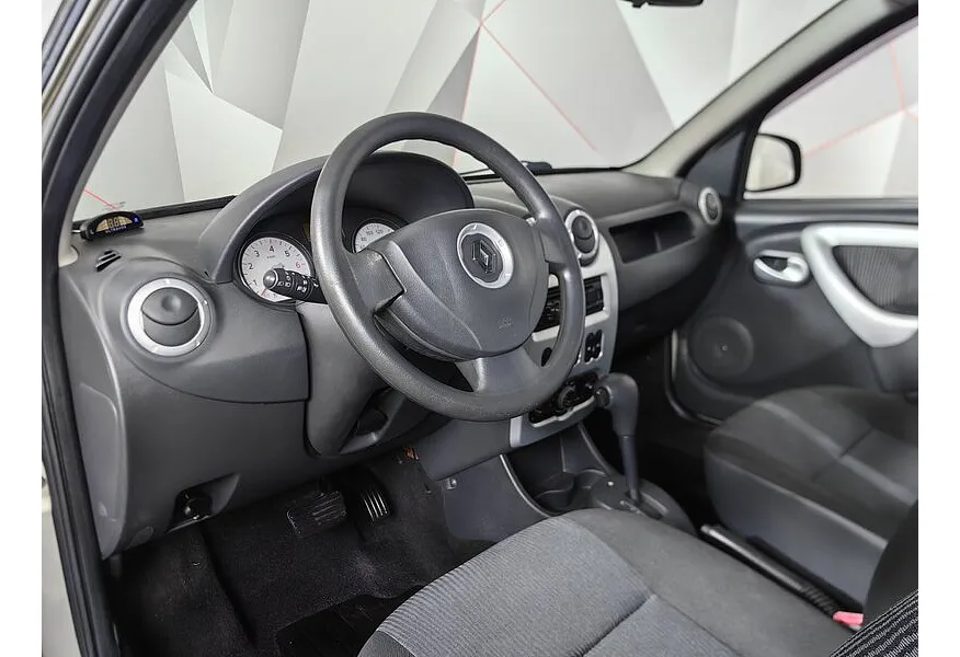 Renault Sandero 1.6 MT (102 л.с.) Бежевый в АВИЛОН. Слайд №18