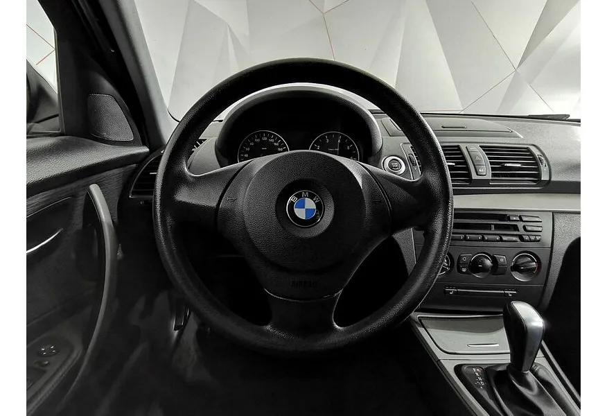 BMW 1 серия 116i AT (115 л.с.) Белый в АВИЛОН. Слайд №15 BMW 1 серия 116i AT (115 л.с.) Белый в АВИЛОН. Слайд №15