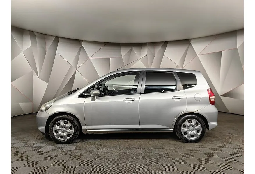 Honda Jazz 1.4 CVT (83 л.с.) Серебристый в АВИЛОН. Слайд №5 Honda Jazz 1.4 CVT (83 л.с.) Серебристый в АВИЛОН. Слайд №5