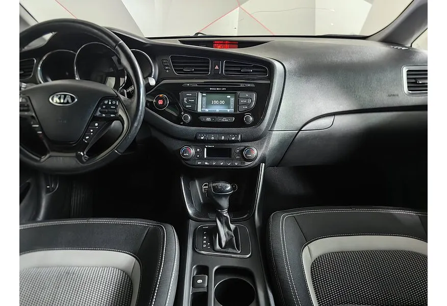 Kia Ceed 1.6 AT (129 л.с.) Серебристый в АВИЛОН. Слайд №14