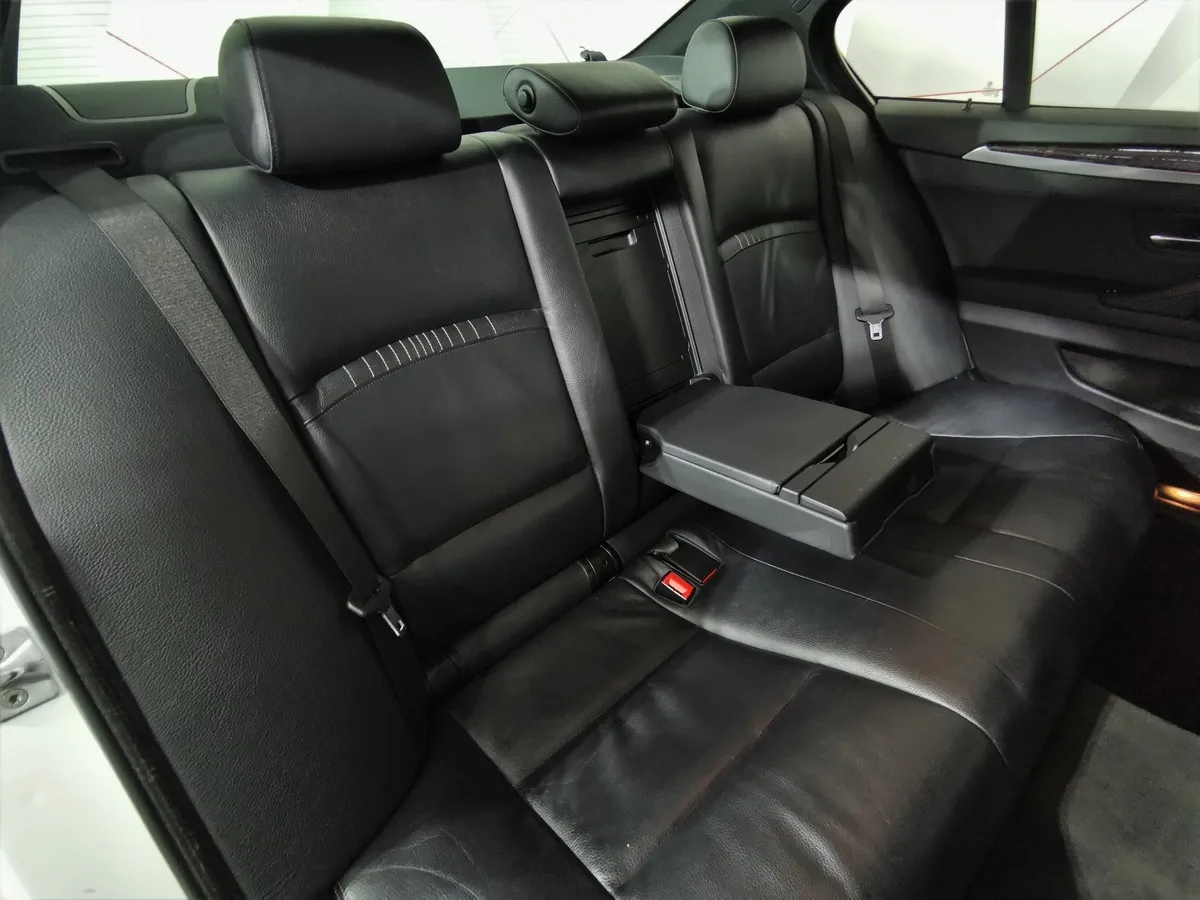 BMW 5 серия 528i xDrive AT (245 л.с.) Base Локальная сборка Белый в АВИЛОН. Слайд №14