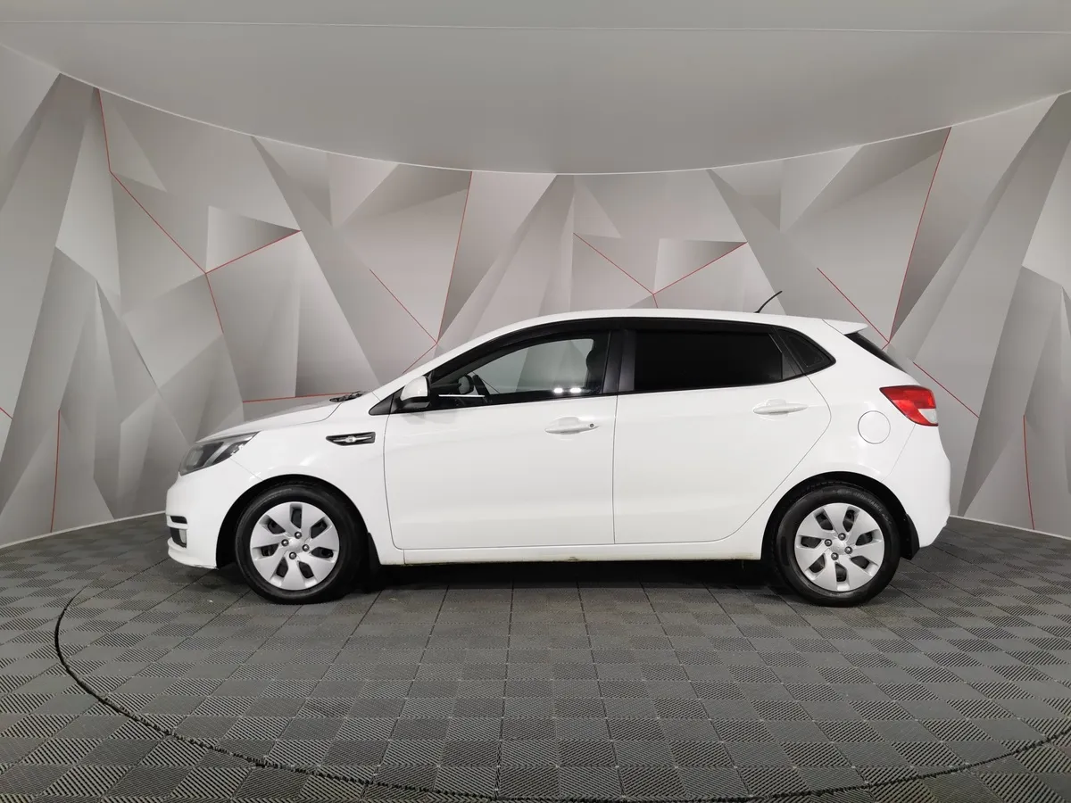 Kia Rio 1.6 MT (123 л.с.) Comfort Белый в АВИЛОН. Слайд №5