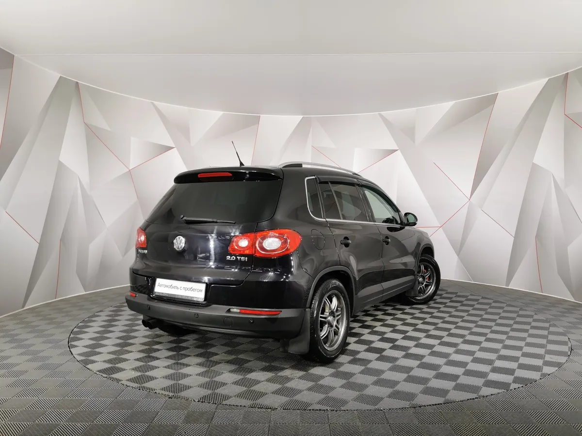 Volkswagen Tiguan 2.0 TSI 4Motion AT (170 л.с.) Track & Field Черный в АВИЛОН. Слайд №2