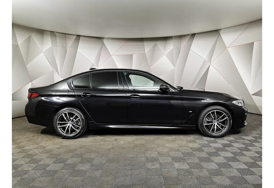 BMW 5 серия 520d xDrive Steptronic (190 л.с.) M Sport Pure Черный в АВИЛОН. Слайд №6