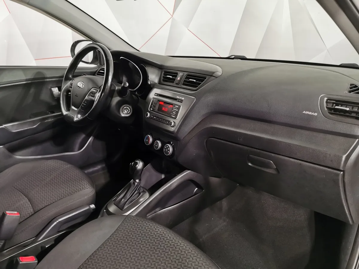 Kia Rio 1.6 AT (123 л.с.) Luxe Серебристый в АВИЛОН. Слайд №13