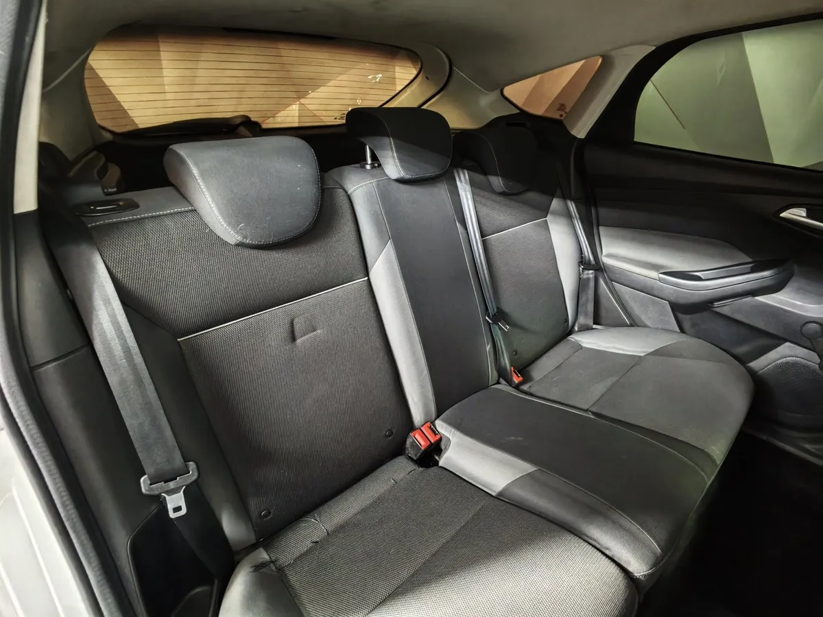 Ford Focus 1.6 MT (105 л.с.) Trend Серебристый в АВИЛОН. Слайд №15