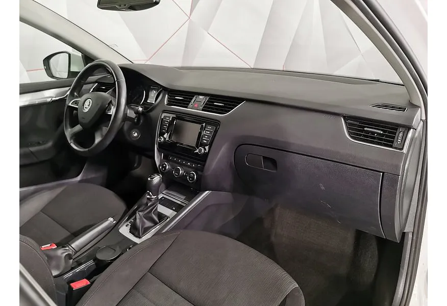 АВИЛОН - Skoda Octavia 1.4 TSI DSG (140 л.с.) Белый - slide 8