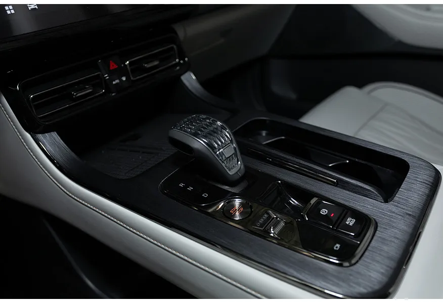 GAC GS8 2.0T AT 4WD (231 л.с.) GX Traveller Серый в АВИЛОН. Слайд №13