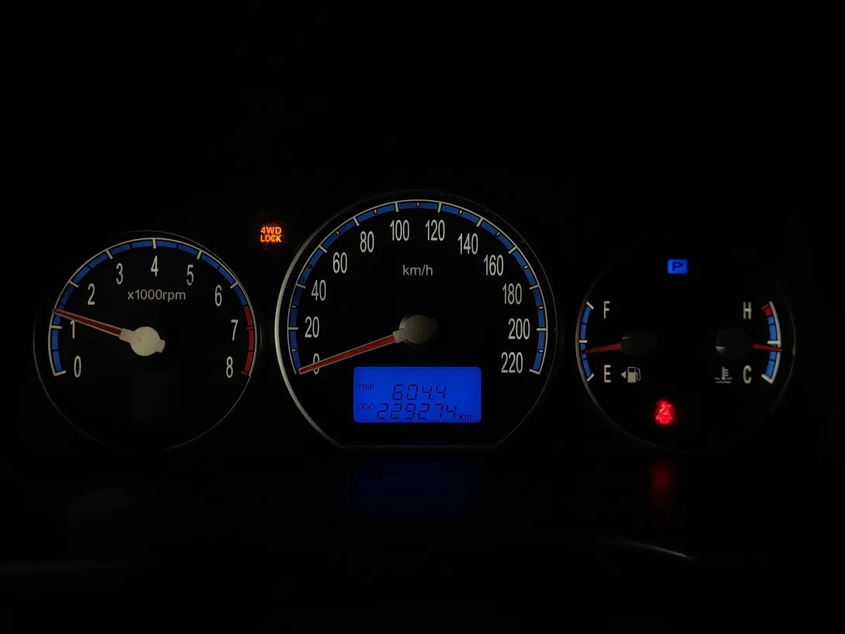 Hyundai Santa Fe 2.7 AT (188 л.с.) Серебристый в АВИЛОН. Слайд №17