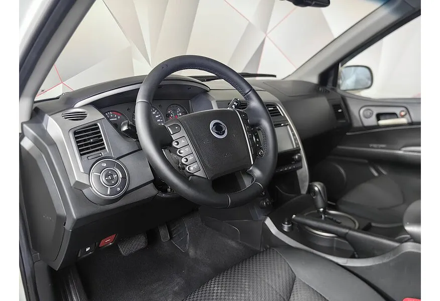 АВИЛОН - SsangYong Kyron 2.3 E-Tronic 4WD (150 л.с.) Белый - slide 12
