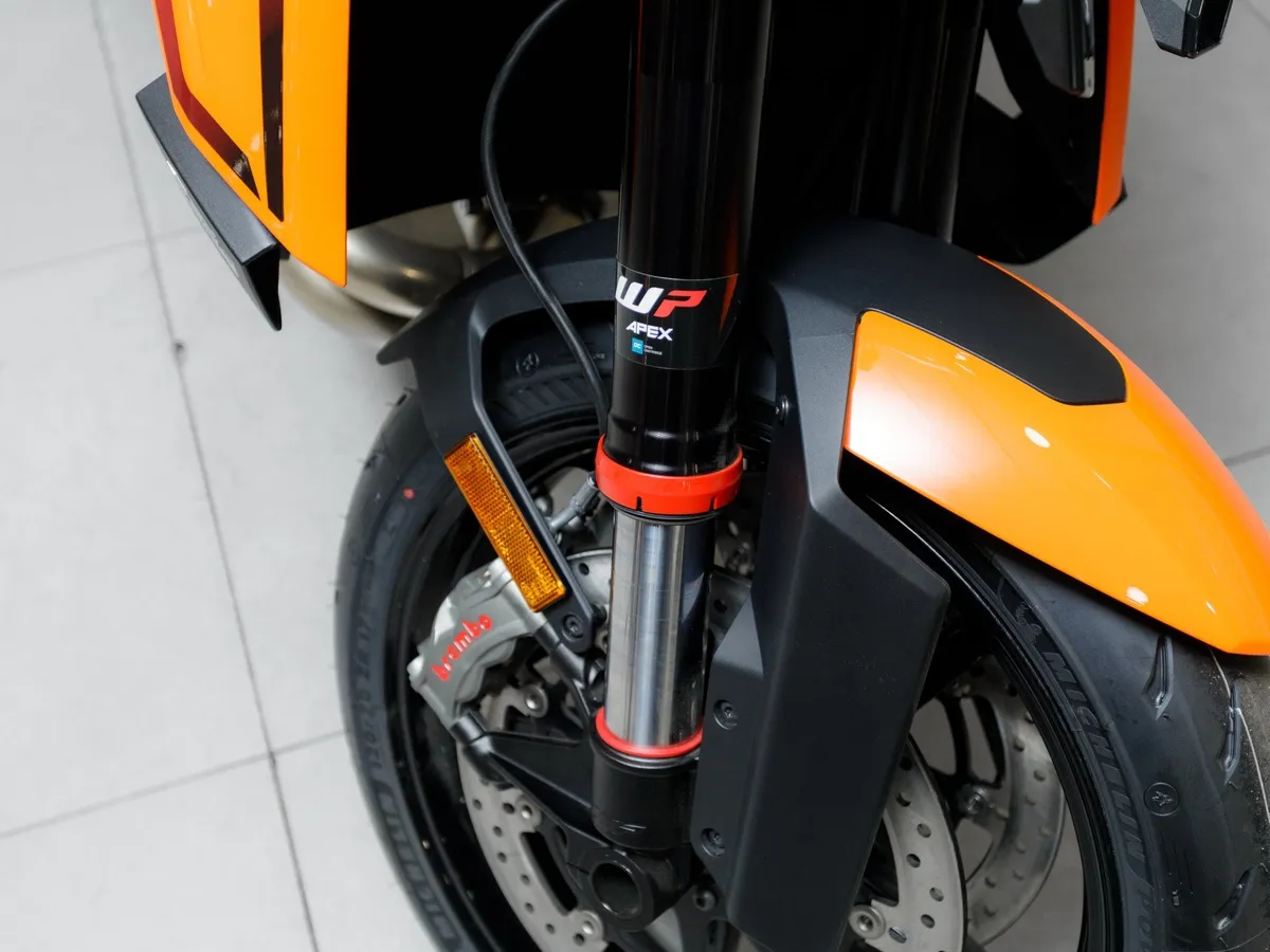 KTM 1390 Super Duke 1350 см³ (190 л.с.) (190) 1350 Оранжевый в АВИЛОН. Слайд №10
