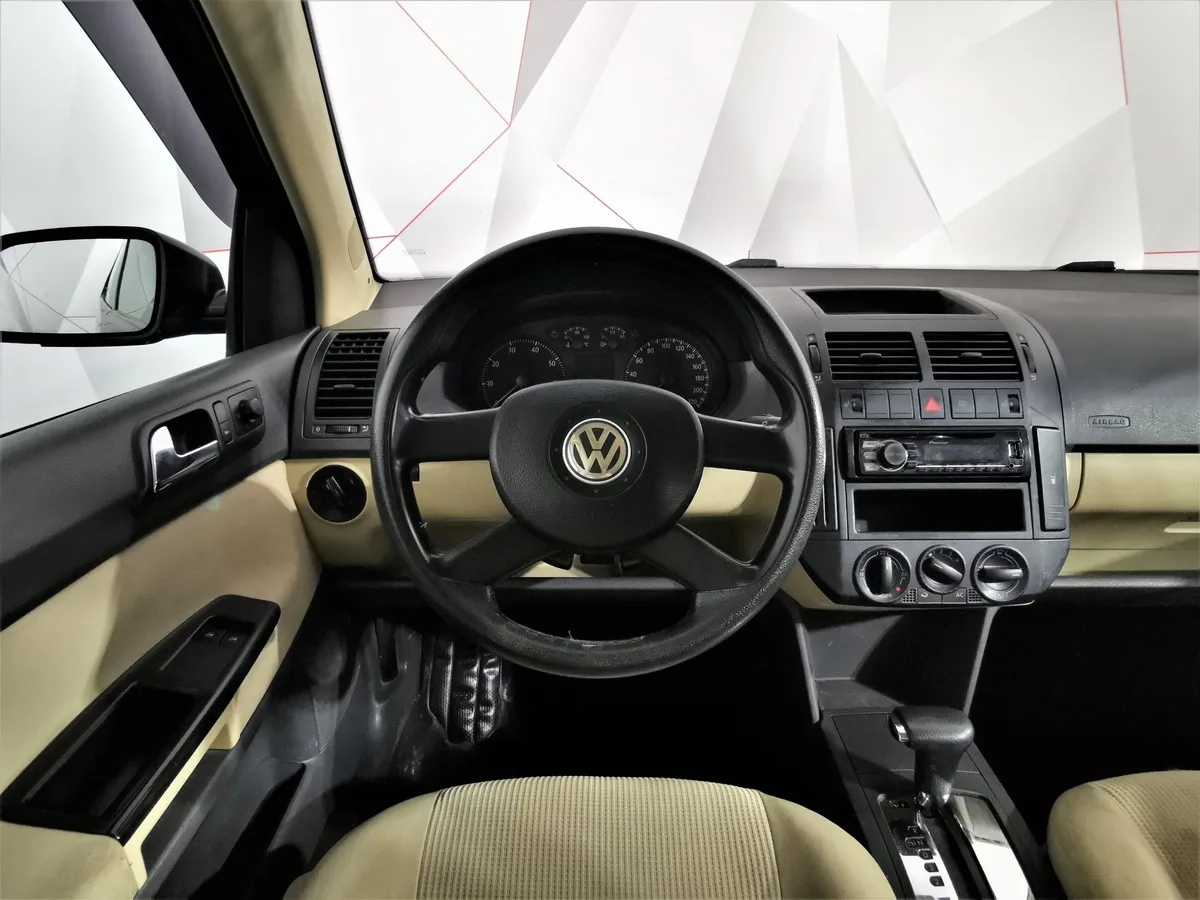 Volkswagen Polo 1.4 AT (75 л.с.) Черный в АВИЛОН. Слайд №15