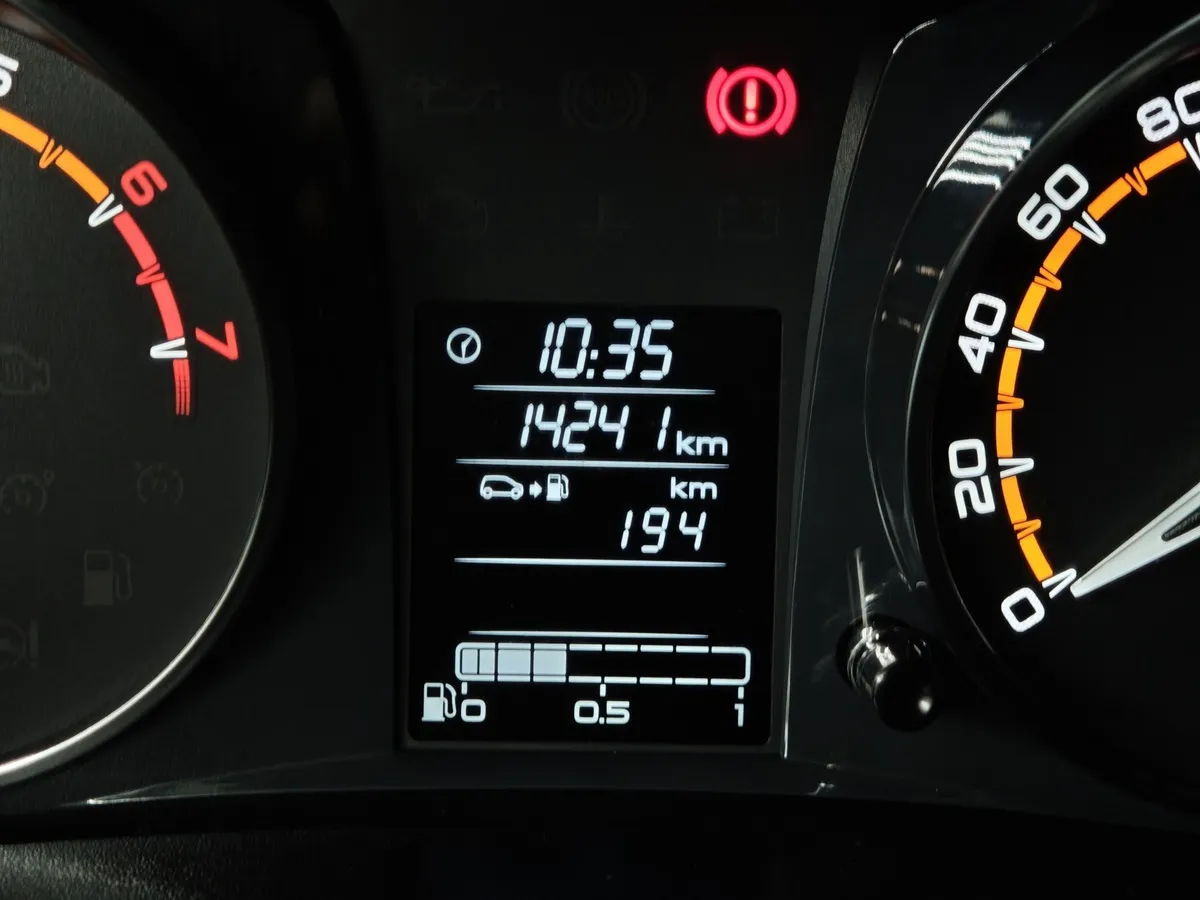 ВАЗ (Lada) Granta 1.6 MT 8кл (87 л.с.) Белый в АВИЛОН. Слайд №17