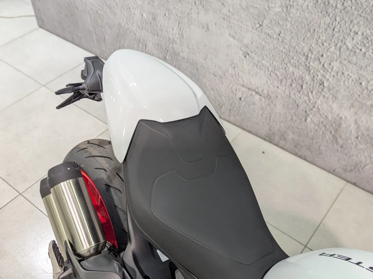 Ducati Monster Plus Plus 937 см³ 937 Белый в АВИЛОН. Слайд №3
