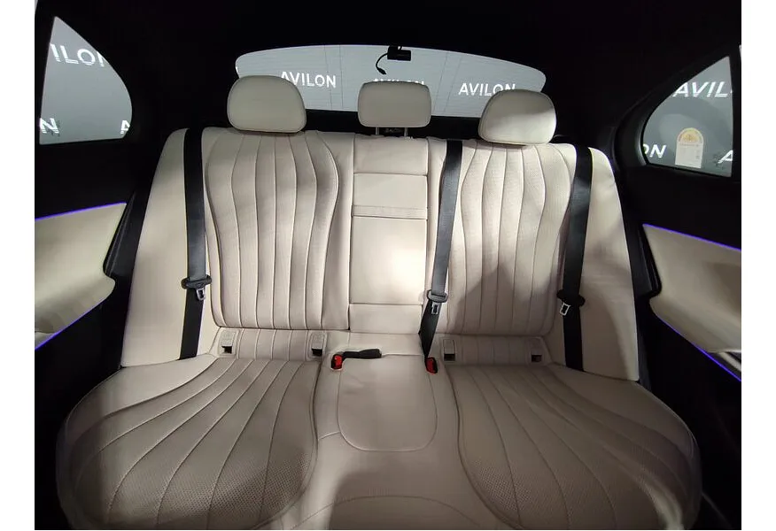 Mercedes-Benz E-Класс E 300 4MATIC (258 л.с.) Черный в АВИЛОН. Слайд №11