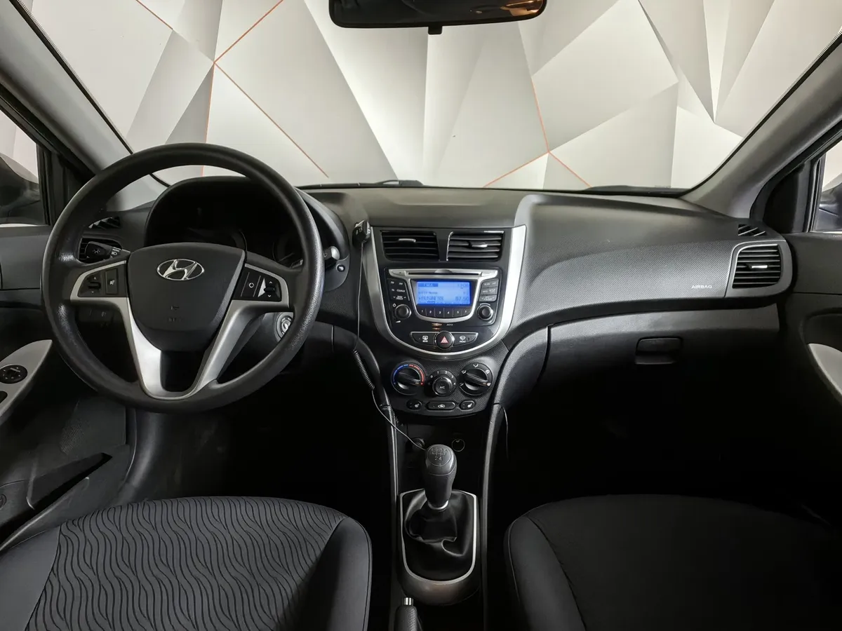 Hyundai Solaris 1.6 MT (123 л.с.) Classic + AC Серебристый в АВИЛОН. Слайд №13