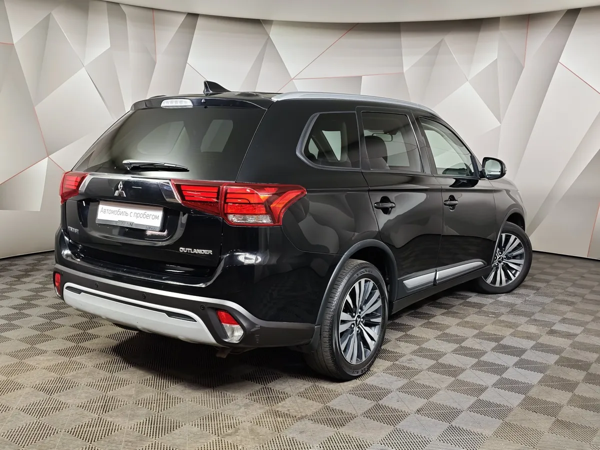 Mitsubishi Outlander 2.0 CVT (146 л.с.) Invite Черный в АВИЛОН. Слайд №2
