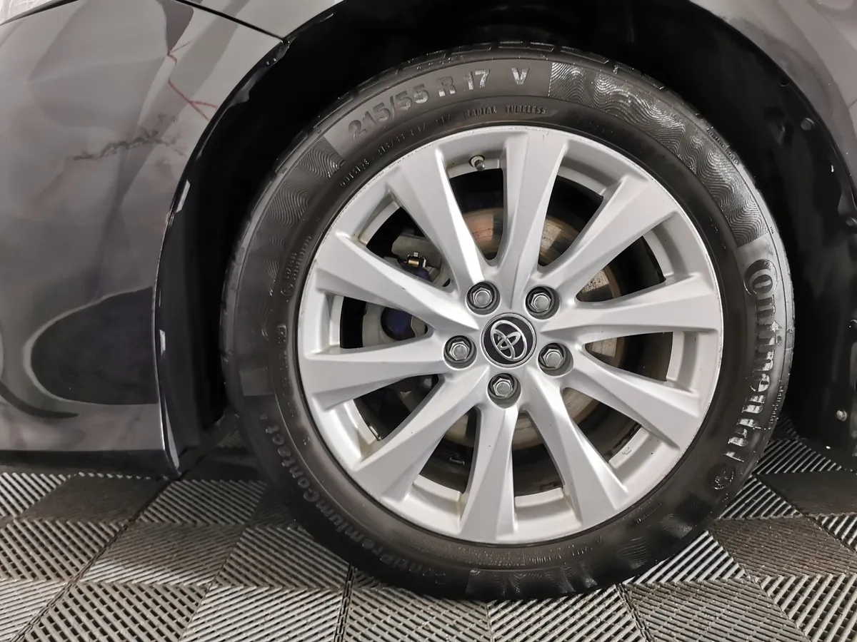 Toyota Camry 2.5 AT (181 л.с.) Черный в АВИЛОН. Слайд №9