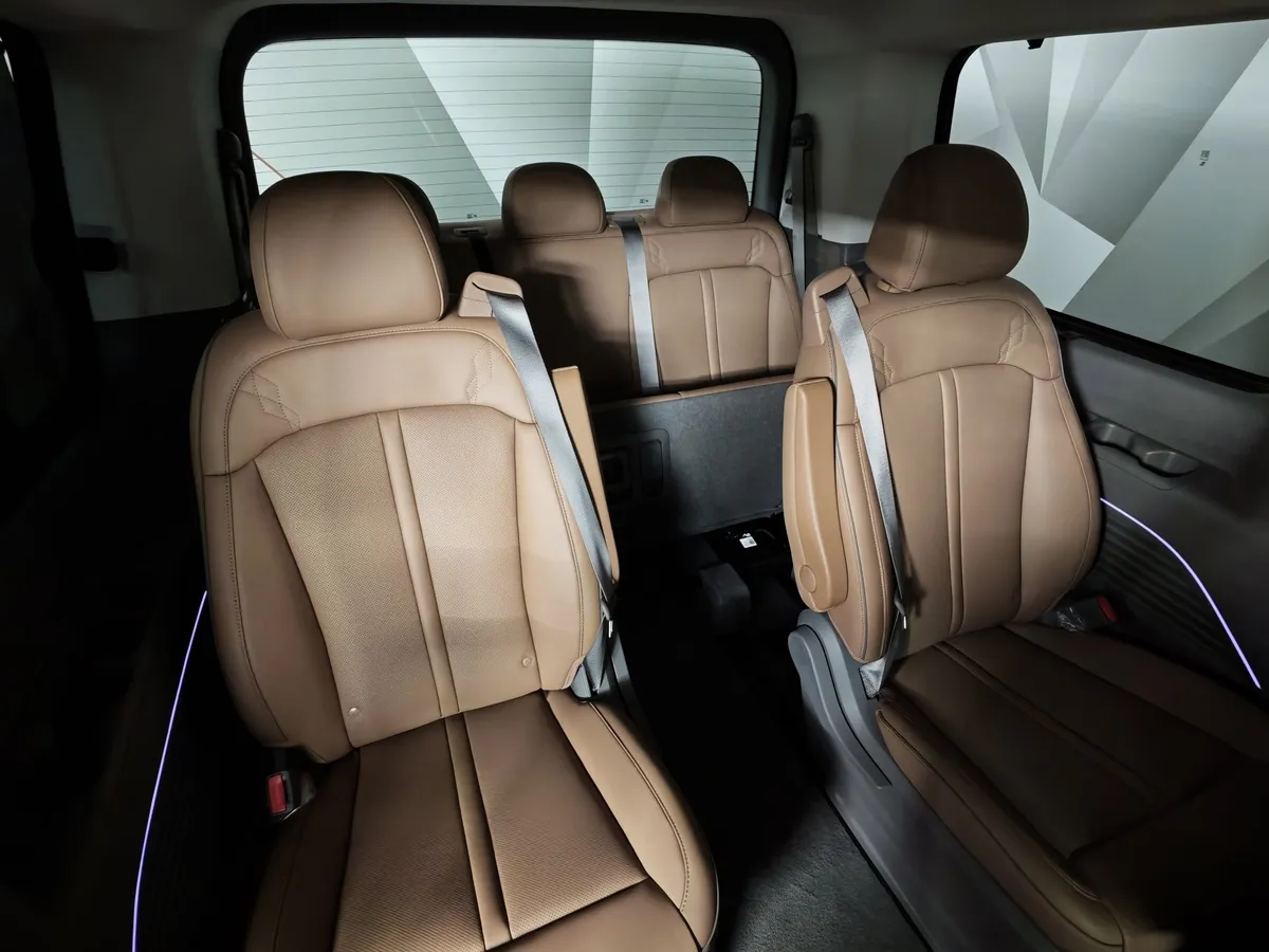 Hyundai Staria 2.2 CRDi 8AT 4WD (177 л.с.) 9 мест Premium Черный в АВИЛОН. Слайд №15